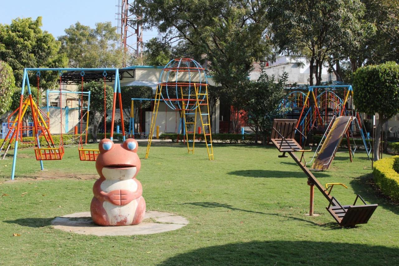 Fun And Food Resort & Holidays Harsola Екстериор снимка